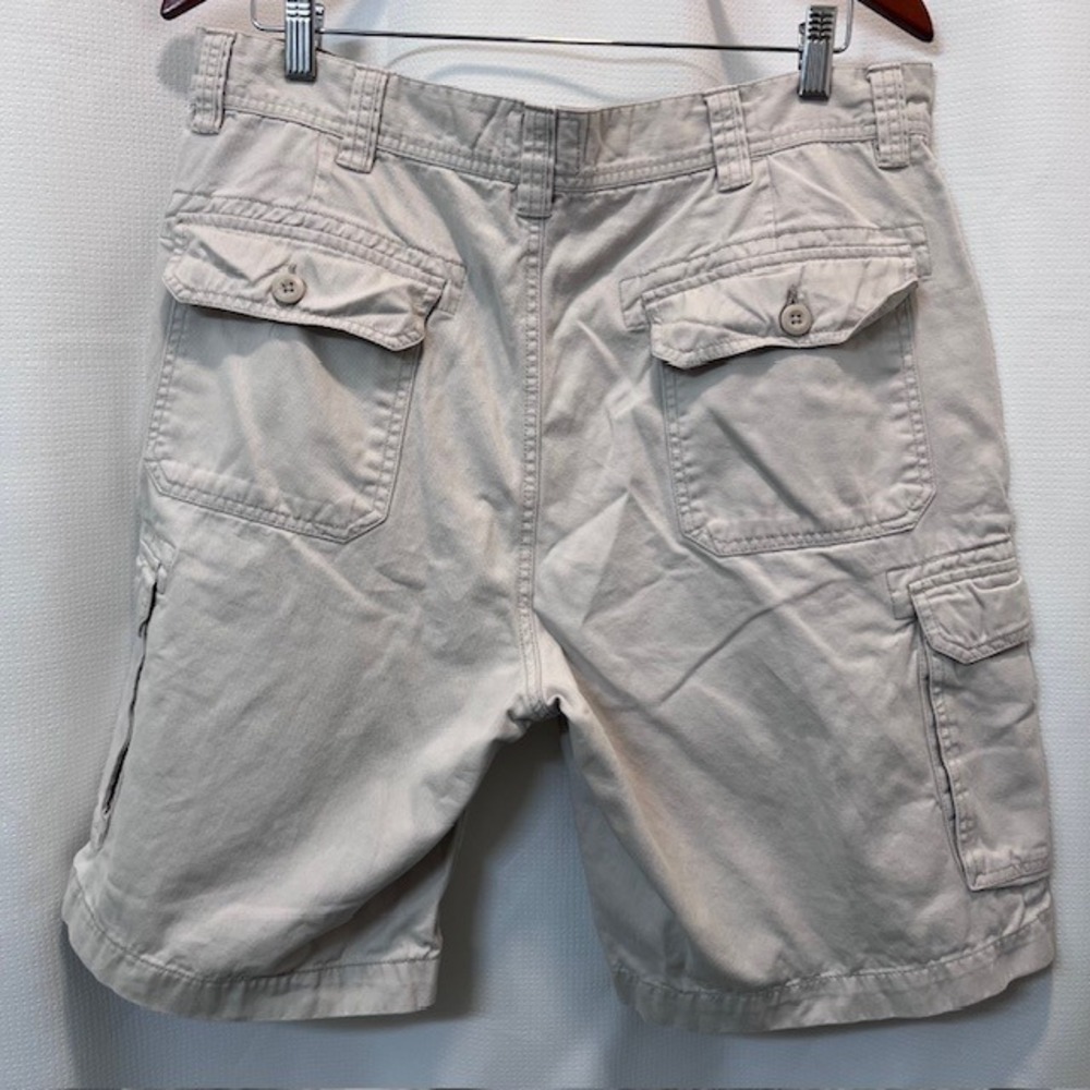 St. John's Bay Classic Tan Beige Cotton Utility Cargo Shorts Mens Size 36 - Picture 2 of 6